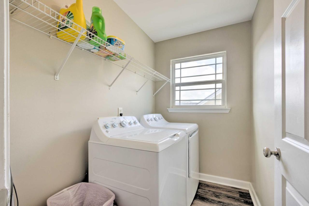 Spacious Pooler Home With Family-Friendly Perks Savannah Luaran gambar
