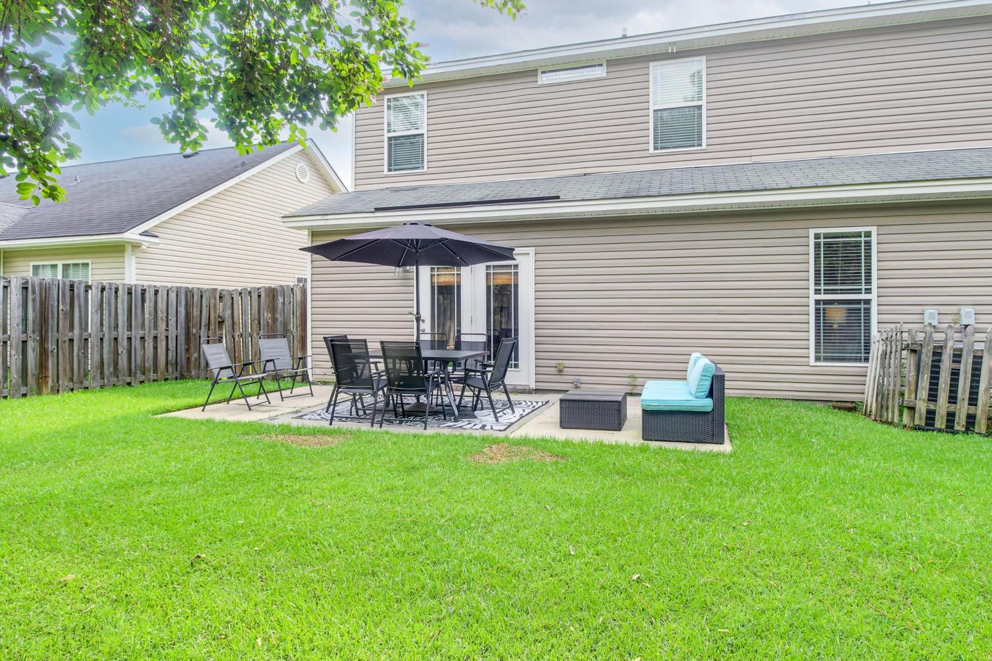 Spacious Pooler Home With Family-Friendly Perks Savannah Luaran gambar