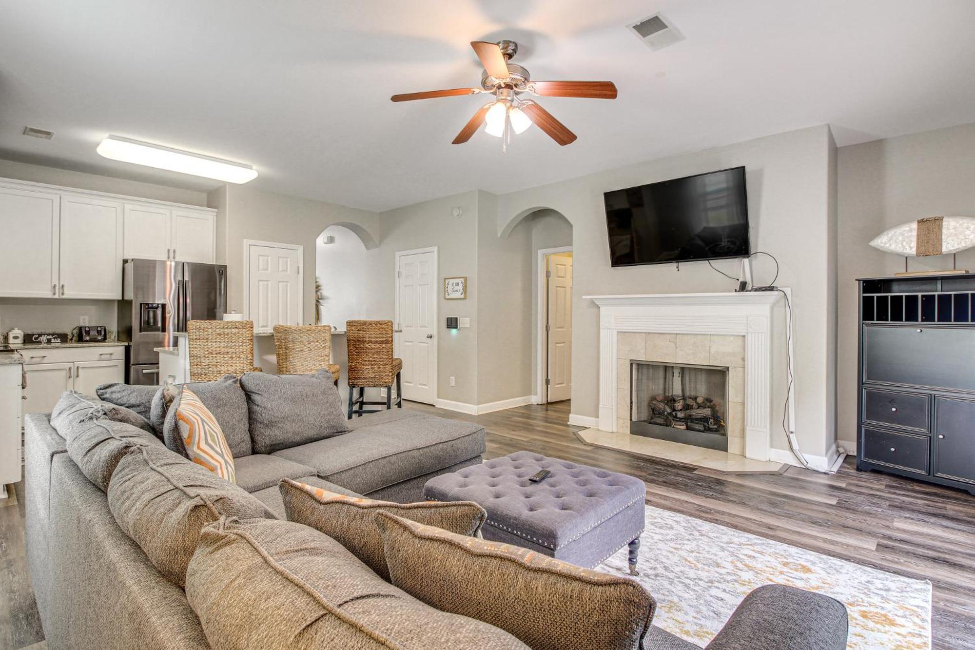 Spacious Pooler Home With Family-Friendly Perks Savannah Luaran gambar
